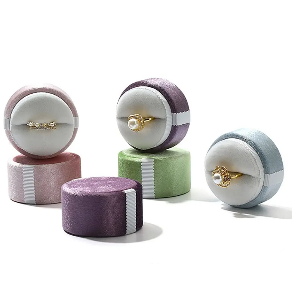 กล่องบรรจุภัณฑ์เครื่องประดับทรงกระบอกใหม่หรูหราพร้อมฝาแหวนถอดได้กล่องเก็บแบบพกพากำมะหยี่สำหรับงานแต่งงาน