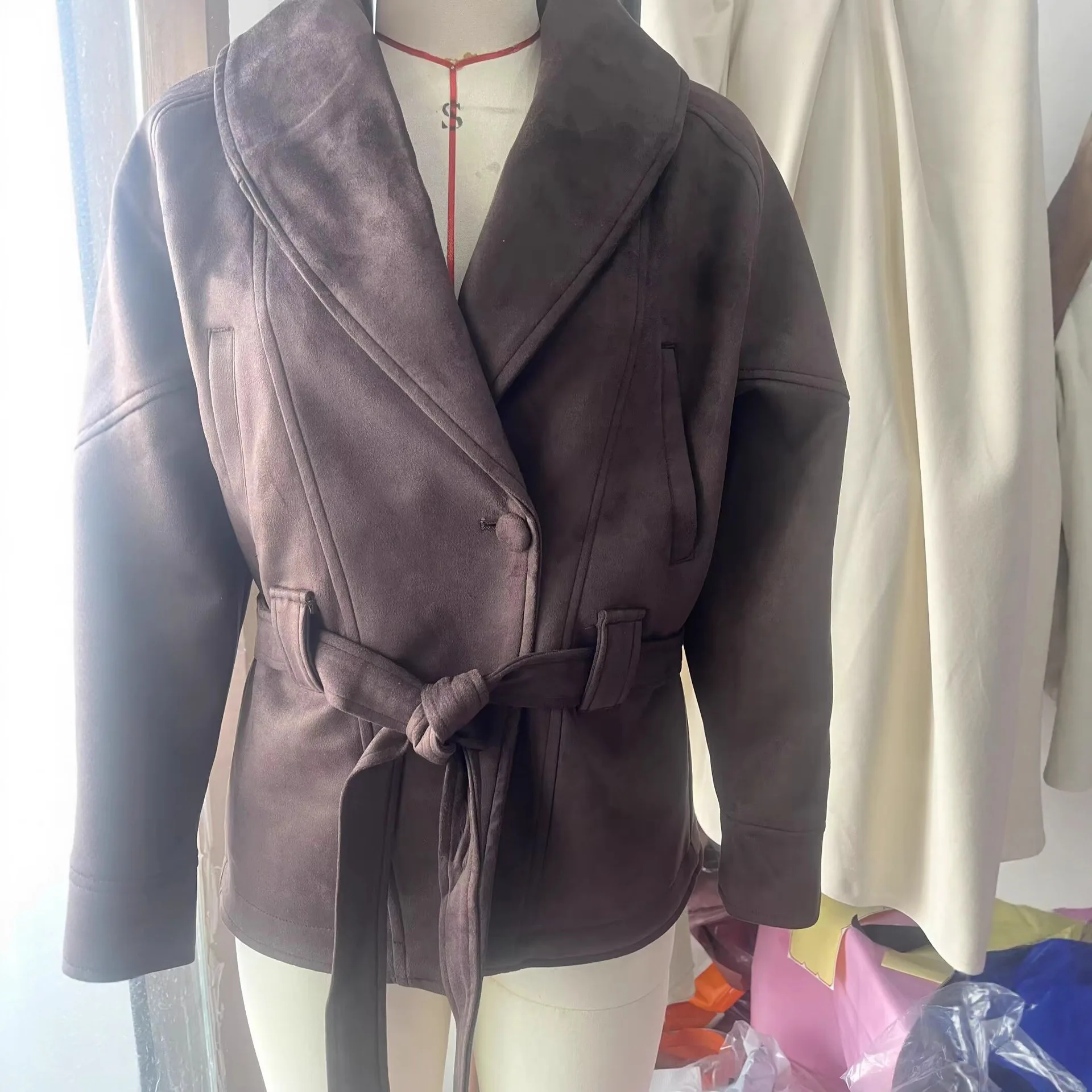 Chaqueta de ante con cinturón ceñido y cintura con cuello de manga larga para mujer, abrigo marrón para otoño e invierno, prendas de vestir exteriores, Top elegante a la moda