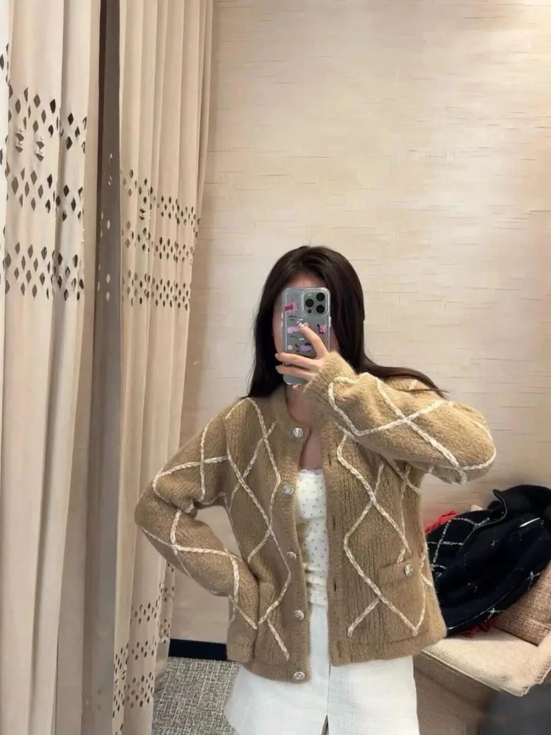 Autumn and Winter 2024 New Women\'s Sweater Fashion Delicate Leisure Lingge Fried Dough Twists Knitted Women\'s Cardigan Top