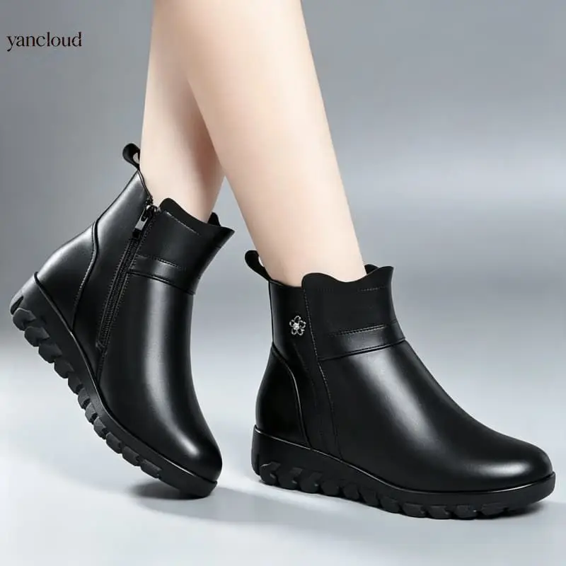 Plus Size 35-43 Comfortable Thick Bottom Flat Platform Shoes Winter Ankle Boots 2026 Women's Genuine Leather Boots with Wool Mom