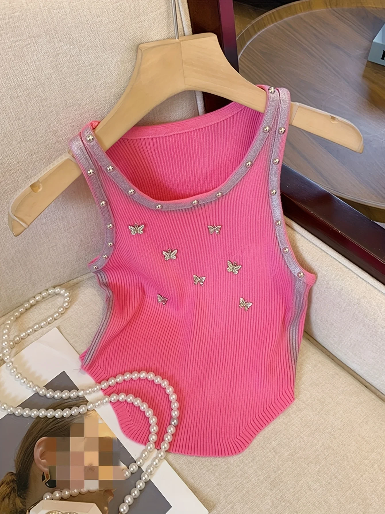 Elegantes, mit Schmetterlingen verziertes Tanktop für Damen, Rundhalsausschnitt, ärmellos, mittlerer Stretch, ganzjähriges, vielseitiges Schmetterlings-Tanktop