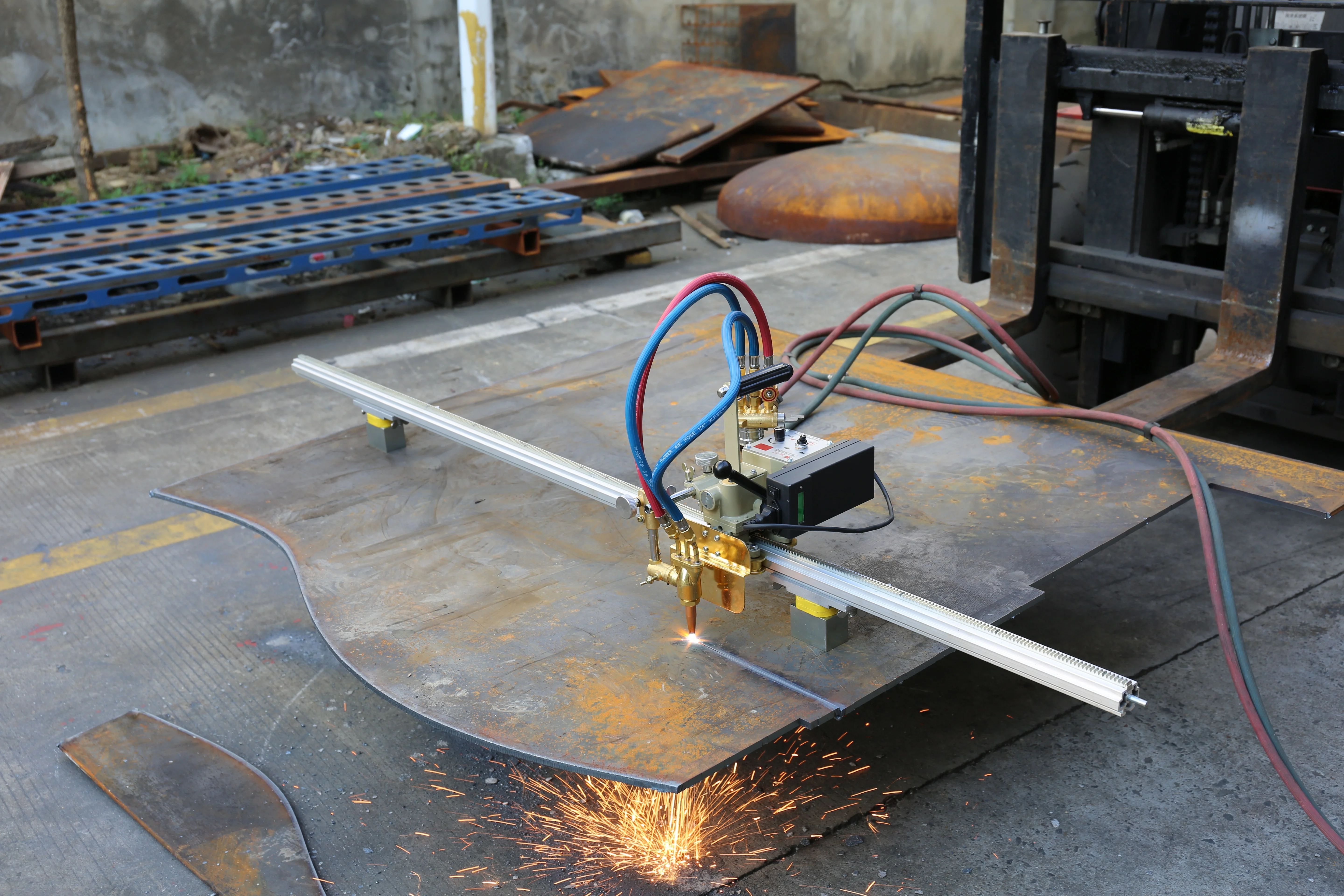 72T 3D Gas Flame Cutter with Flexible Track - H Beam & Metal Section Specialist, Bevel/Groove Cutting, Compact Aluminum Design