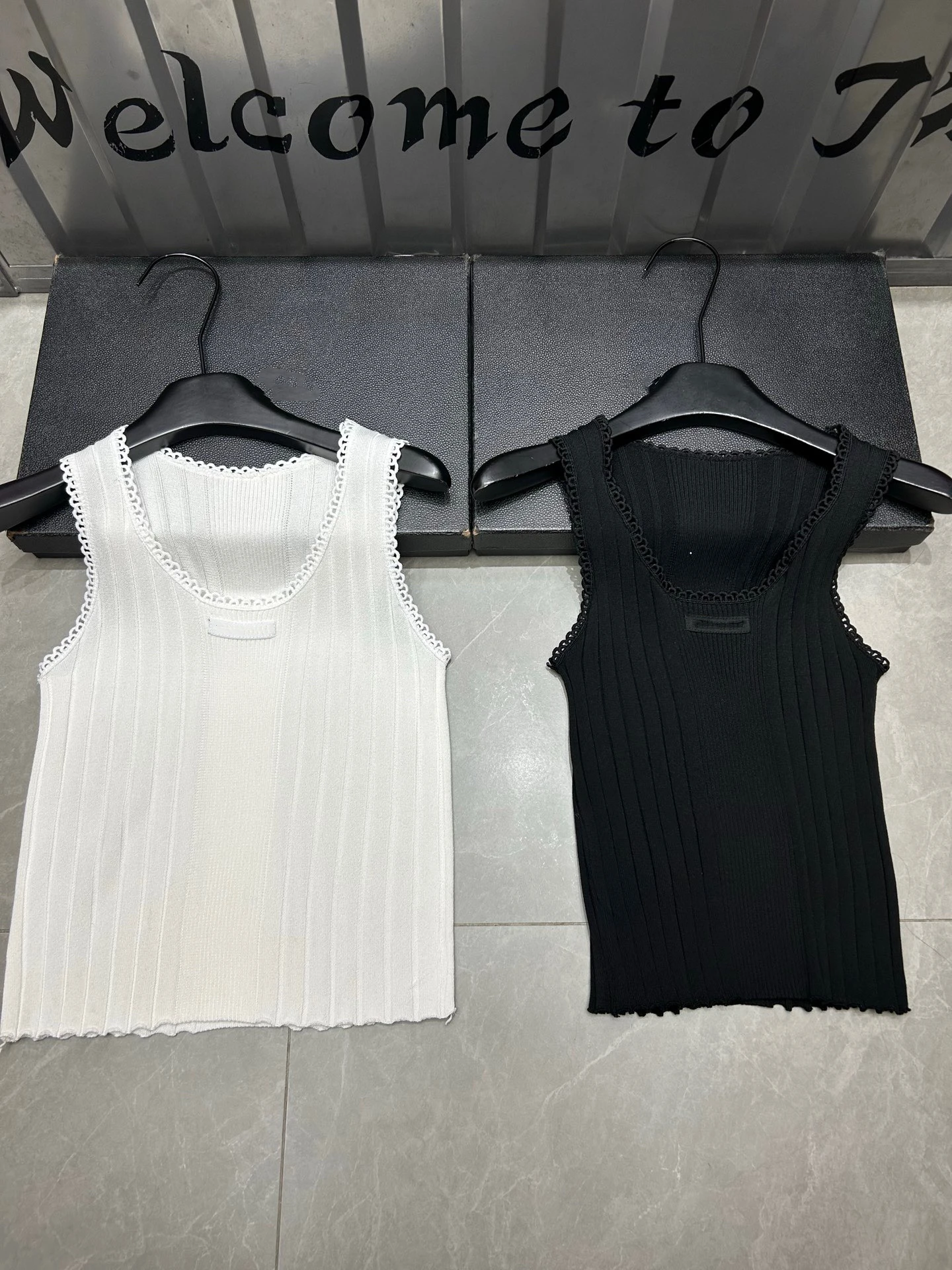 

VIBE Trendy Brand Spring Summer New Knitted Vest Women Slim Versatile Sleeveless Overhead Simple Top Soft Fine Gauge
