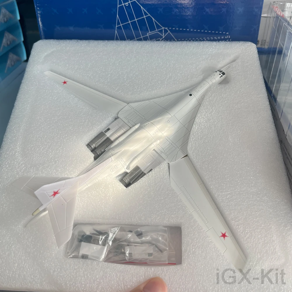 

Масштаб 1:200 Русский Туполєв Ту160 Ту-160 Блэкджек Стратегический бомбардировщик Металлическая модель игрушки