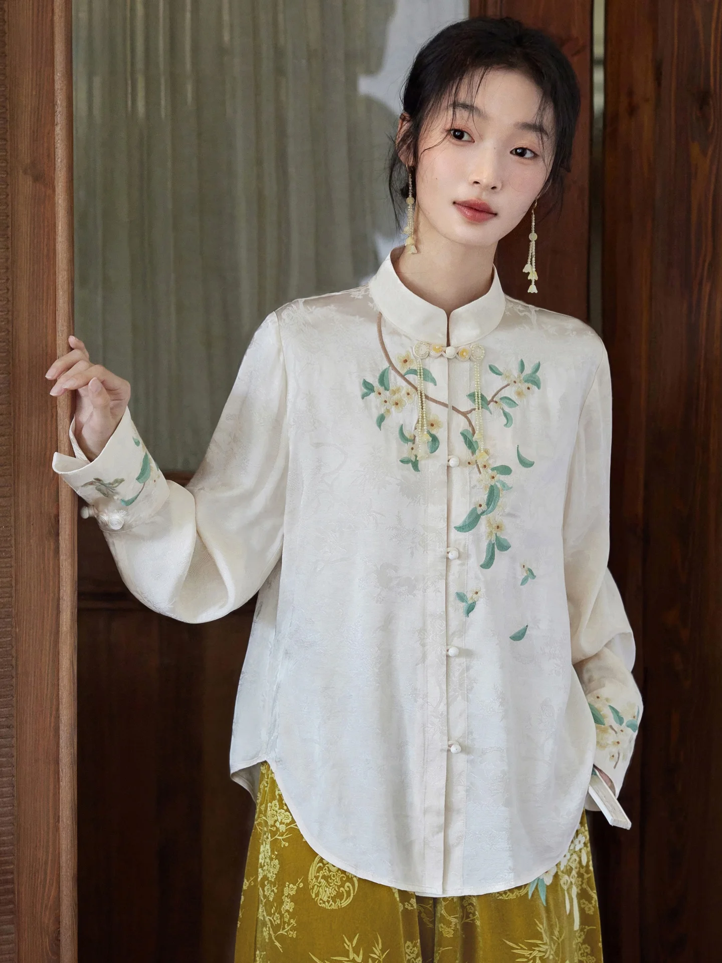 

Оригинальный национальный стиль с вышивкой и пуговицами, осенне-зимняя женская прямая трубка с цветочным узором, повседневная ...