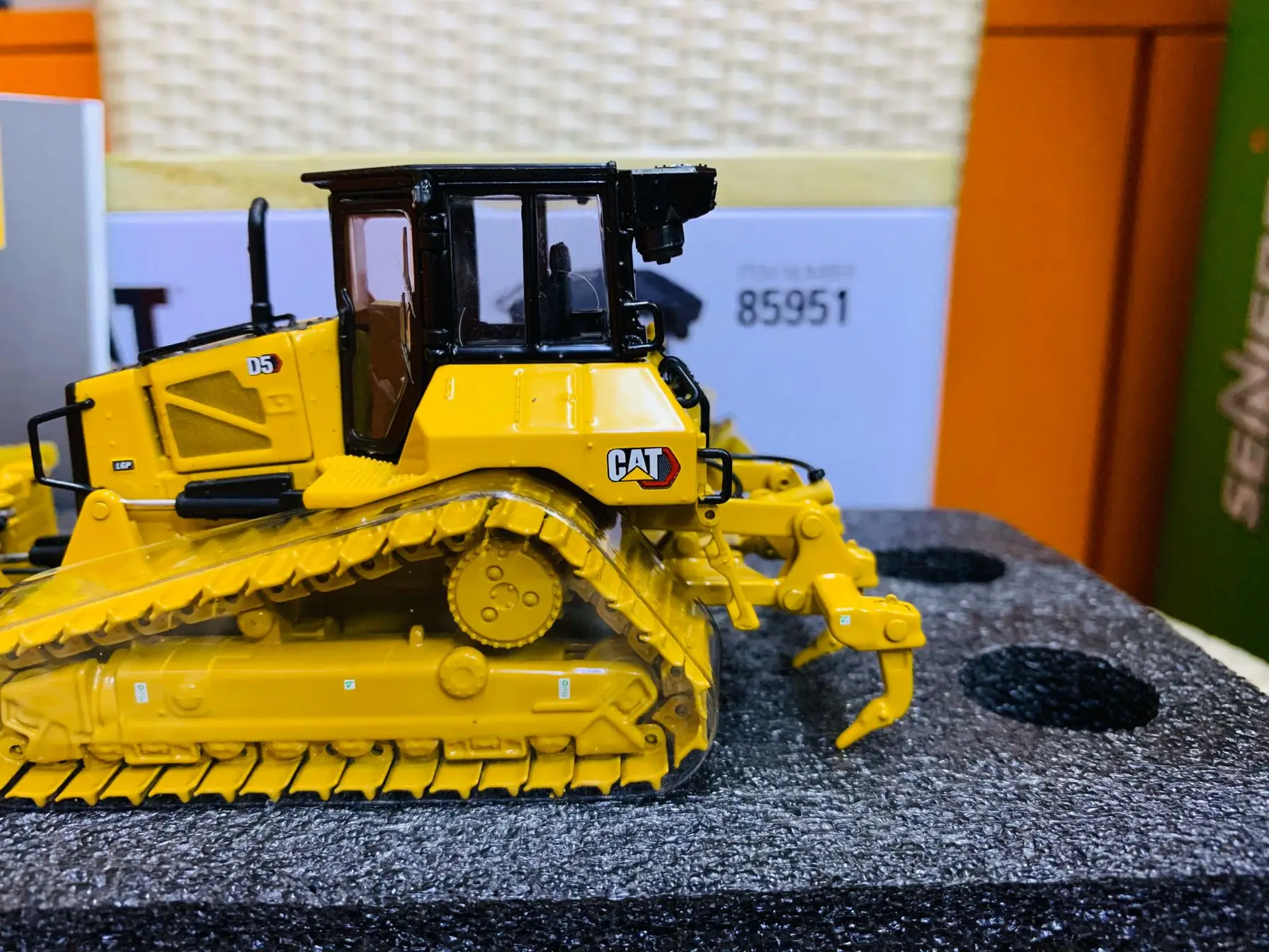 DM D5 LGP Vpat Dozer 1/50 Scale Metal By DieCast Masters DM85951 Collection Engineering Vehicle Model