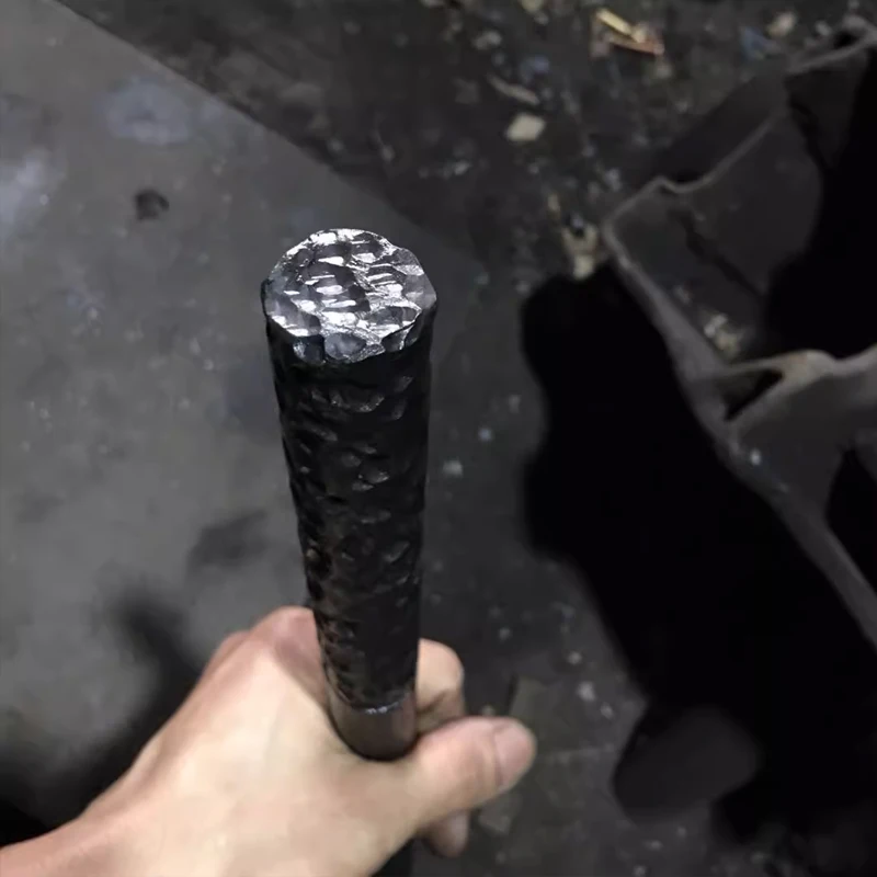 Strumento per attrezzature per arti marziali a prova di esplosione montato su auto con cerchio corto in oro fatto a mano portatile EDC da 50 cm