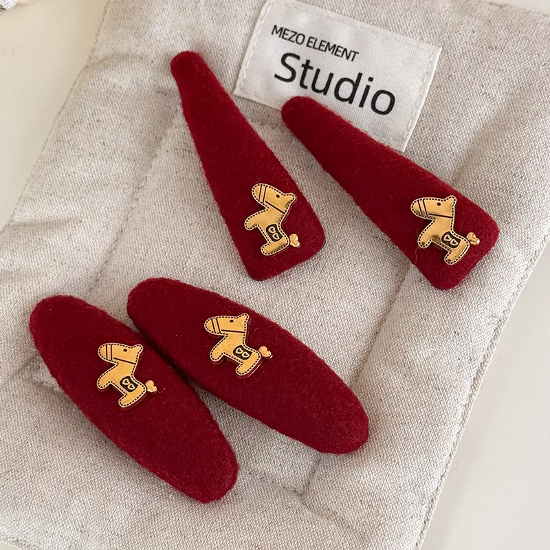 

Cute Red Horse Plush Hair Clips Velvet Pony BB Clips for Women Side Bangs Baby Hair Grips New Year Festive Winter Daily