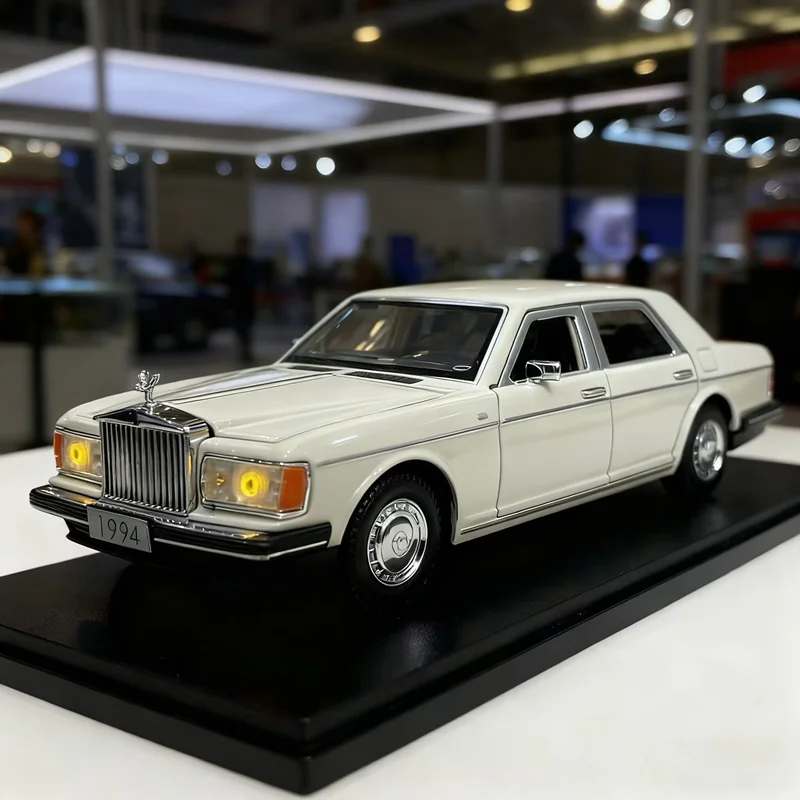 

1:32 Rolls-Royces Silver Spur‌ Alloy Luxy Car Model Diecast Metal Classic Old Vehicles Car Model Sound and Light Kids Toys Gift