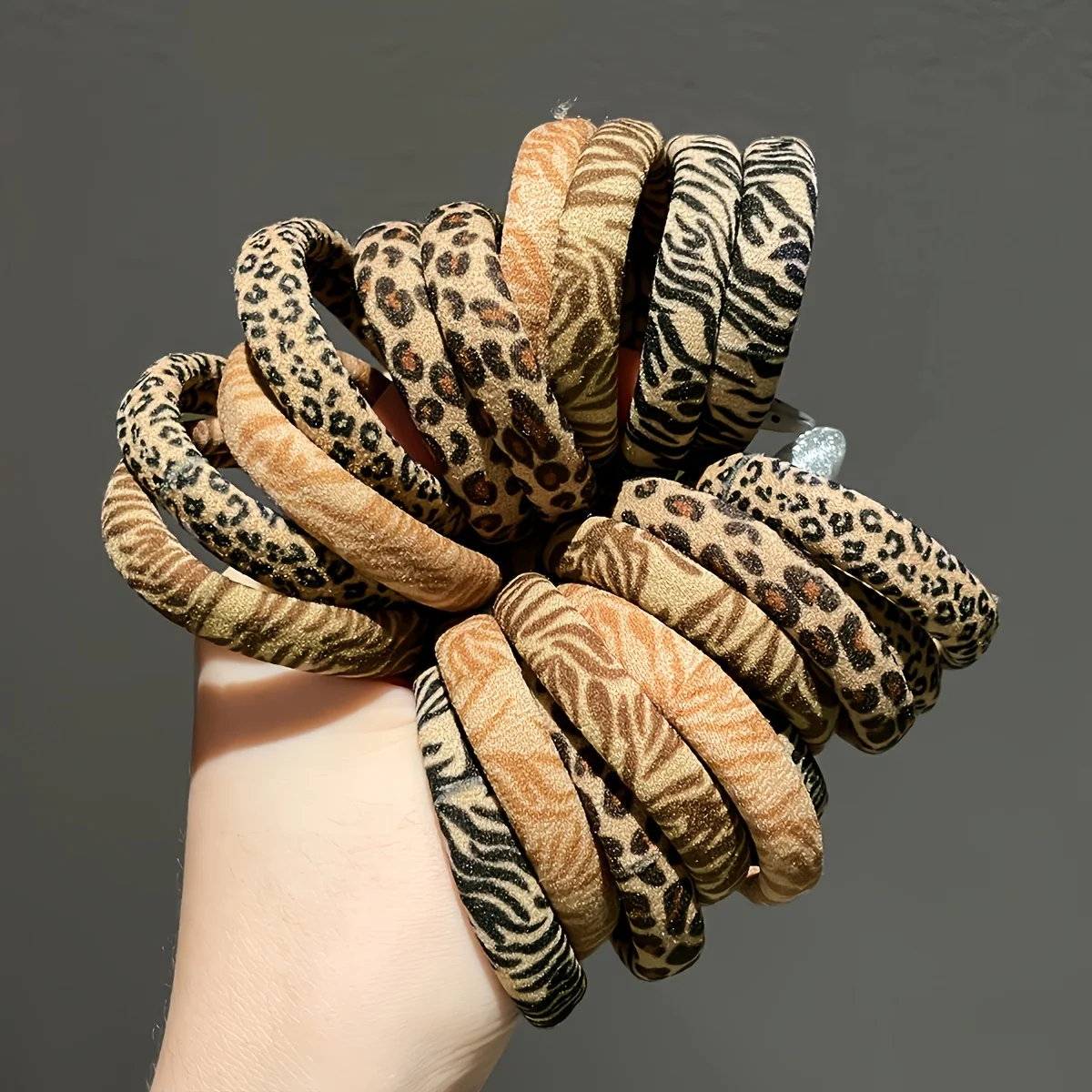 Pack of 5/10/20 random color fashionable leopard print hair ties, nylon hair bands that do not damage hair, suitable for women,