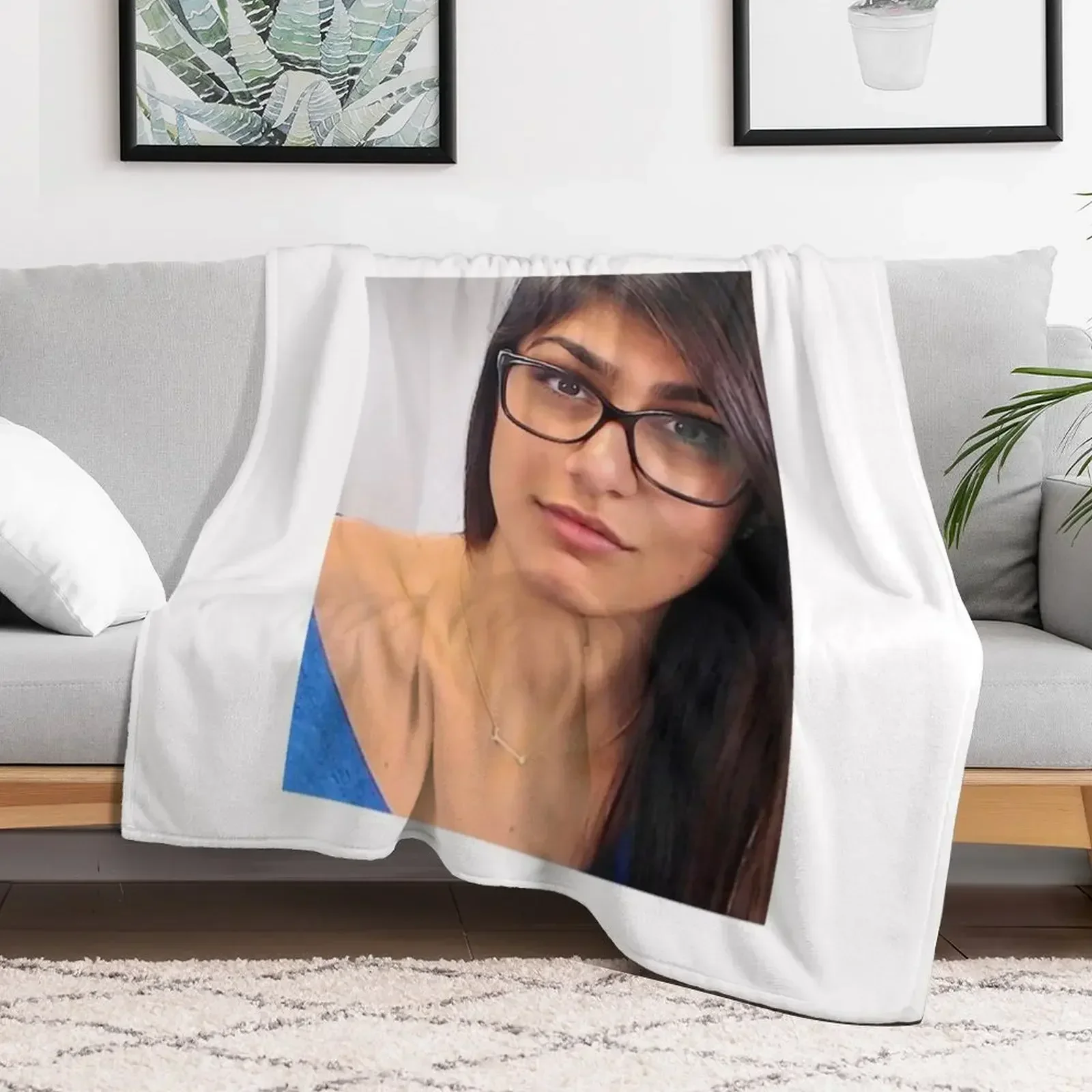 

Mia khalifa Throw Blanket warm for winter Plaid on the sofa Sleeping Bag Nap Blankets