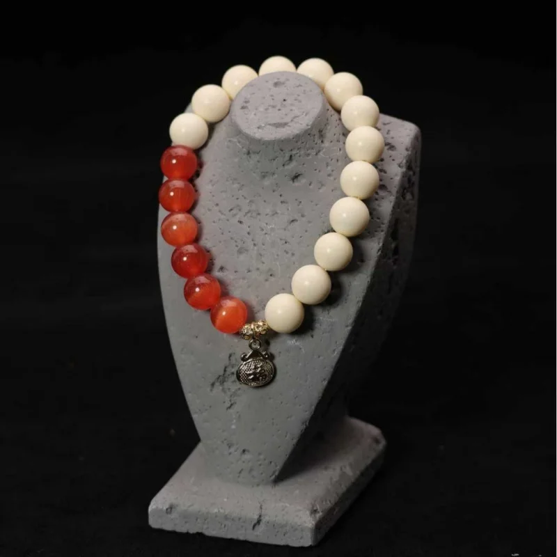 

10MM pressed ivory beads paired with a "Fu" character pendant, single-loop bracelet, original simple design for wearing and