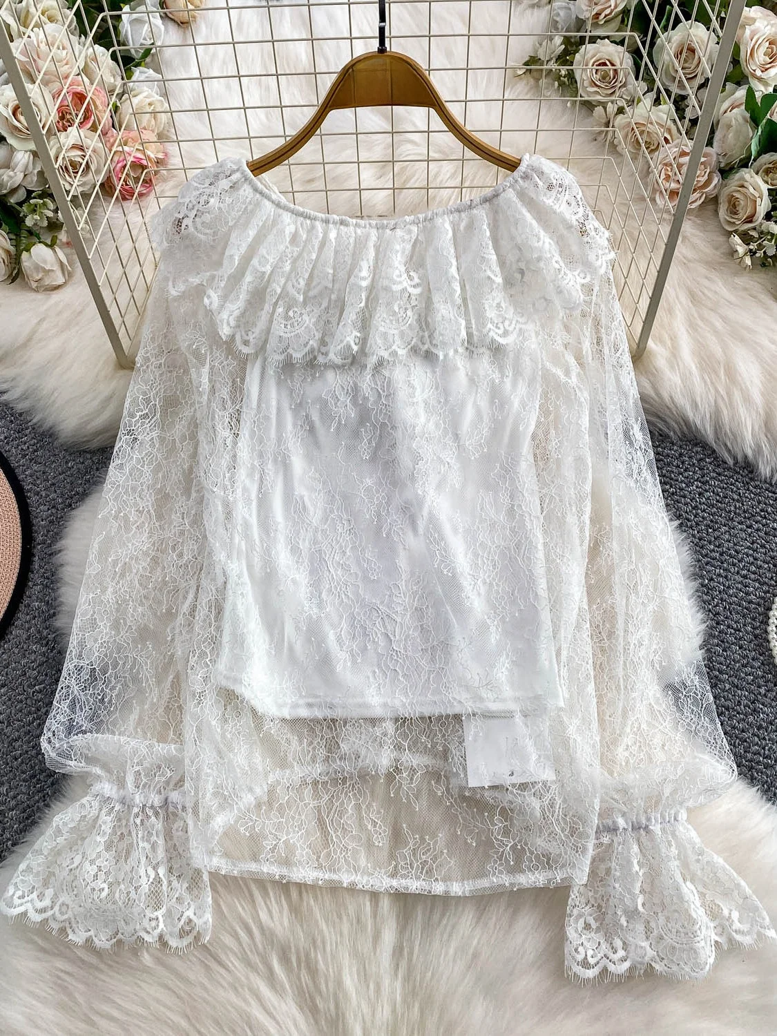 เสื้อชั้นในผู้หญิงแบบมีสายรัดเข้าชุด ผ้าลูกไม้เซ็กซี่ คอวี ทรงหลวม ระบายอากาศได้ดี เหมาะสำหรับฤดูใบไม้ร่วงและฤดูหนาว สไตล์อีเลกติก