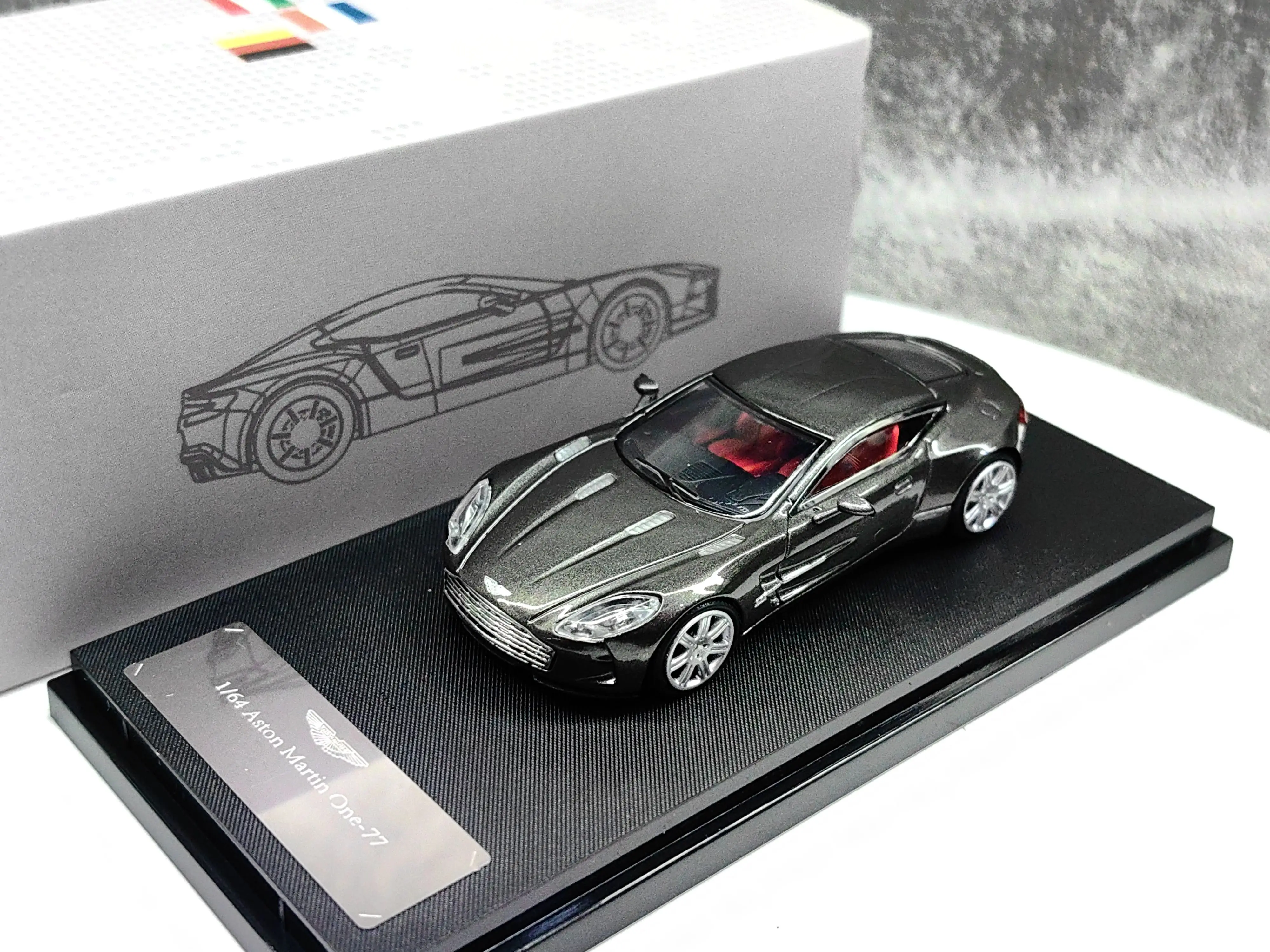 Diecast 1:64 Scale Aston Martin ONE77 Simulated Alloy Car Model Collectible Toy Gift Souvenir Display Ornament