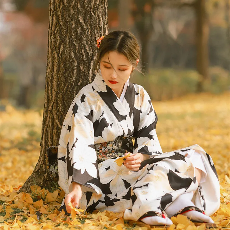 Women's Japanese Kimono Japan Style Beautiful Prints Traditional Yukata Bathrobe Cosplay Clothing Photography Wear Stage Dress