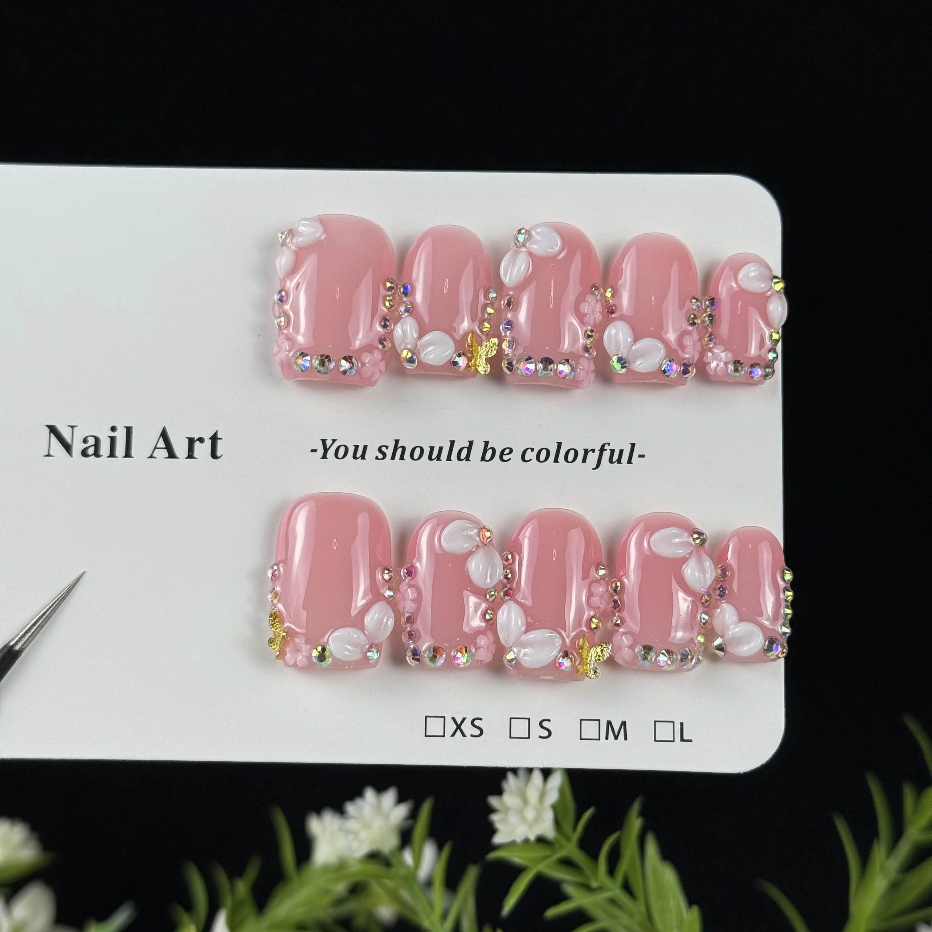 10 szt. ekskluzywnych, różowych i eleganckich krótkich ozdób, ręcznie malowane rzeźbienia, trójwymiarowe motyle, błyszczące, kolorowe diamenty