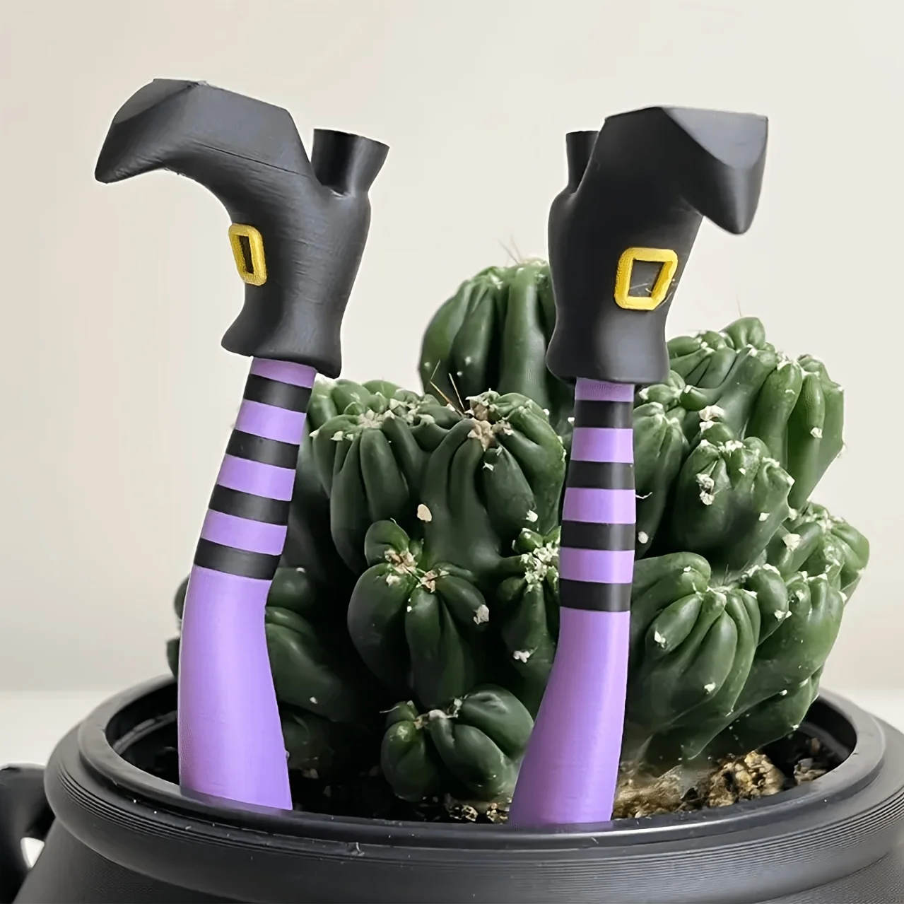 3D Witch Leg Flowerpot Decoration Printed Gothic Fence Plastic Suitable for Plant Courtyard Lawn Halloween Atmosphere Decoration