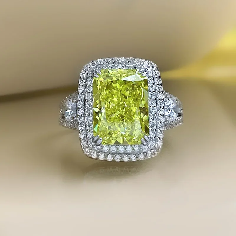 4-carat olive green ring with 925 silver inlay and imported high carbon diamond gemstones, exuding a luxurious and high-end feel