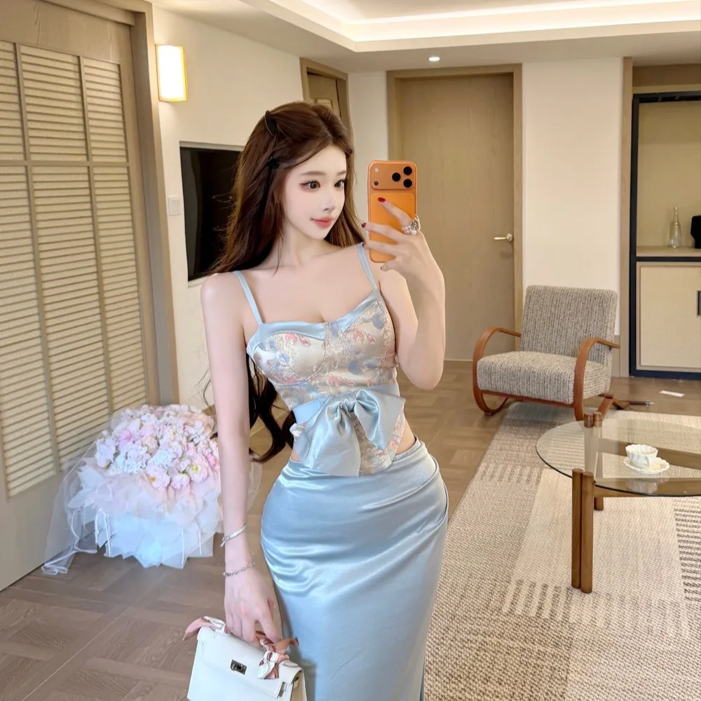 

Elegant Floral Embellished Satin Halter Vest Top And Fish Tail Skirt Three Piece Set for Young Women Summer Fashion