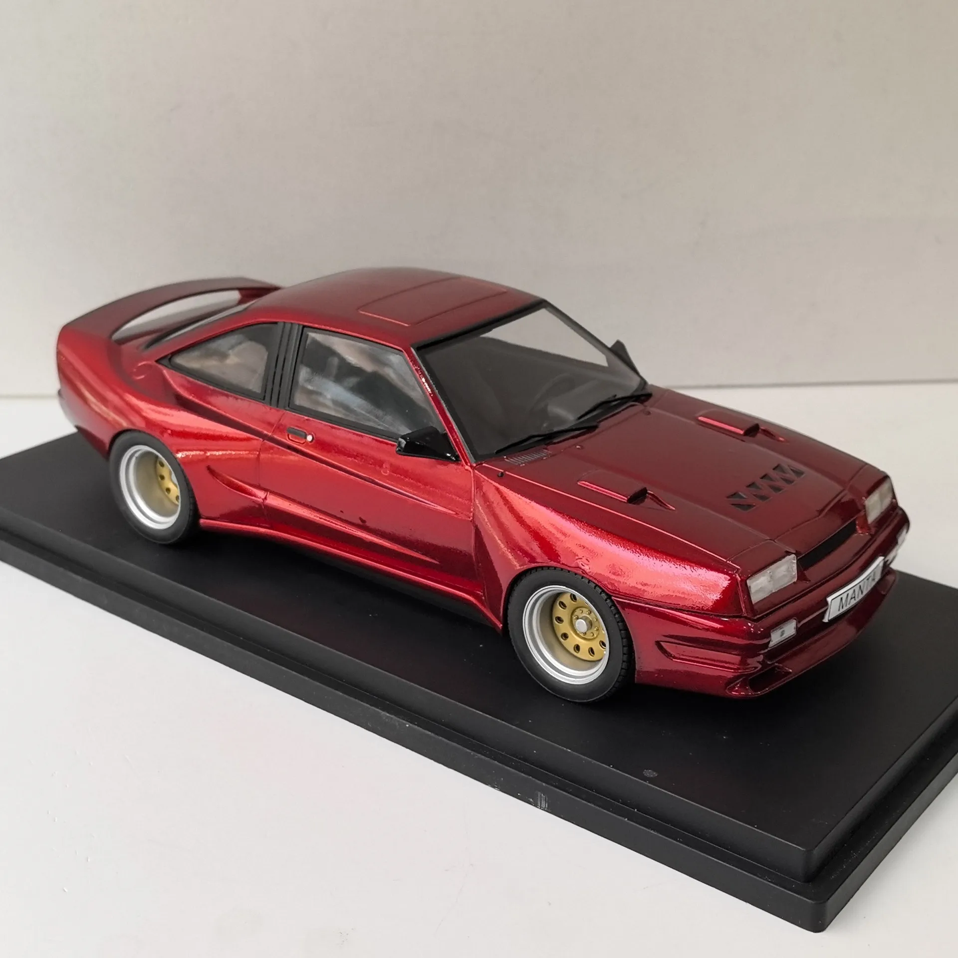 Flaws Diecast MCG Skala 1/18 OPEL MANTA B MATTIG Opel Model Samochodu Ze Stopu Metalu Kolekcjonerski Zabawka Prezent Pamiątka Ozdoba Dekoracyjna