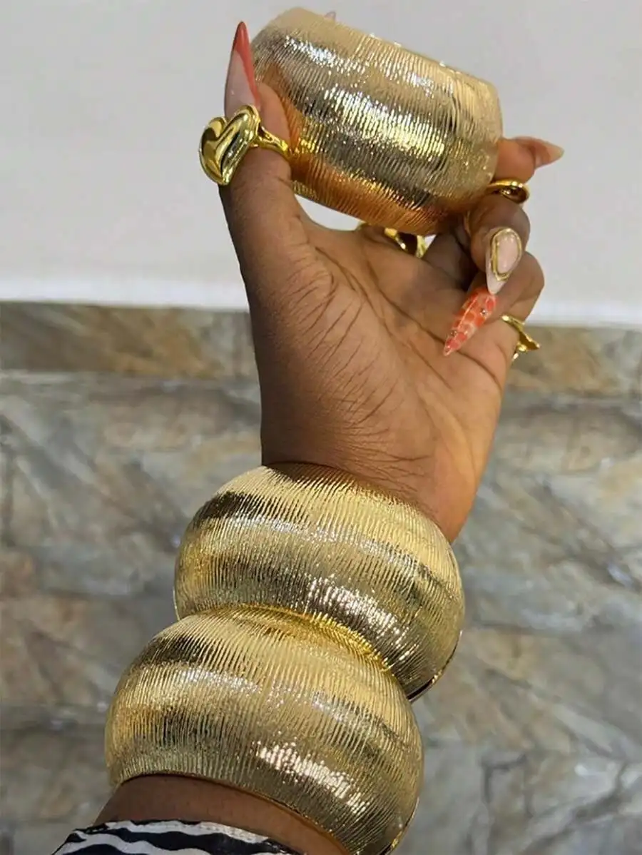 HUANZHI Vintage Exaggerated Punk Wide Chunky Wide Bangle Minimalist Thick Charm Massive Bracelet Fashion Show Jewelry