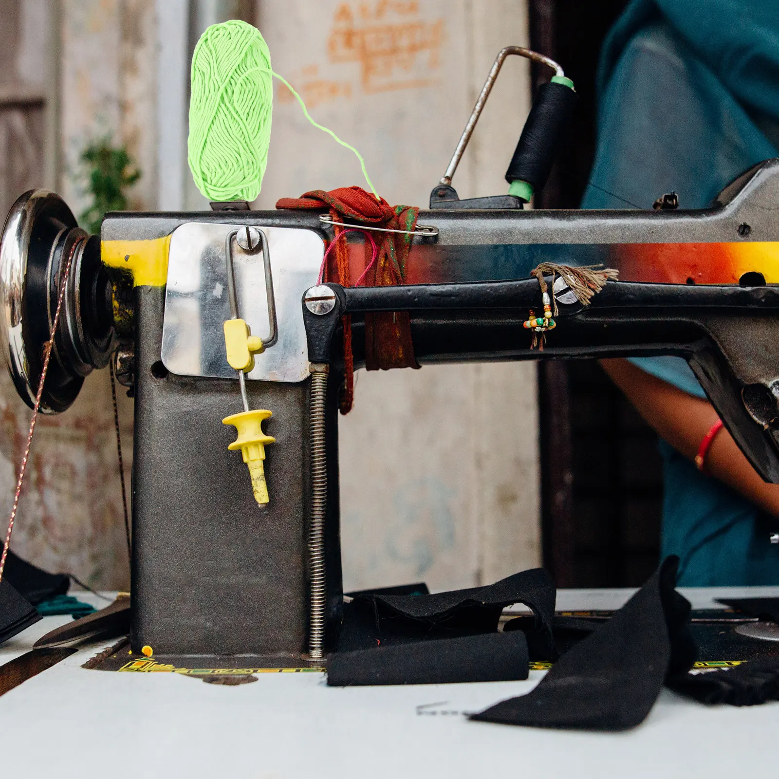 

1 рулон светящейся в темноте пряжи для рукоделия, 1 шт., для проектов ручной работы, мягкая полиэстеровая пряжа, товары для творчества