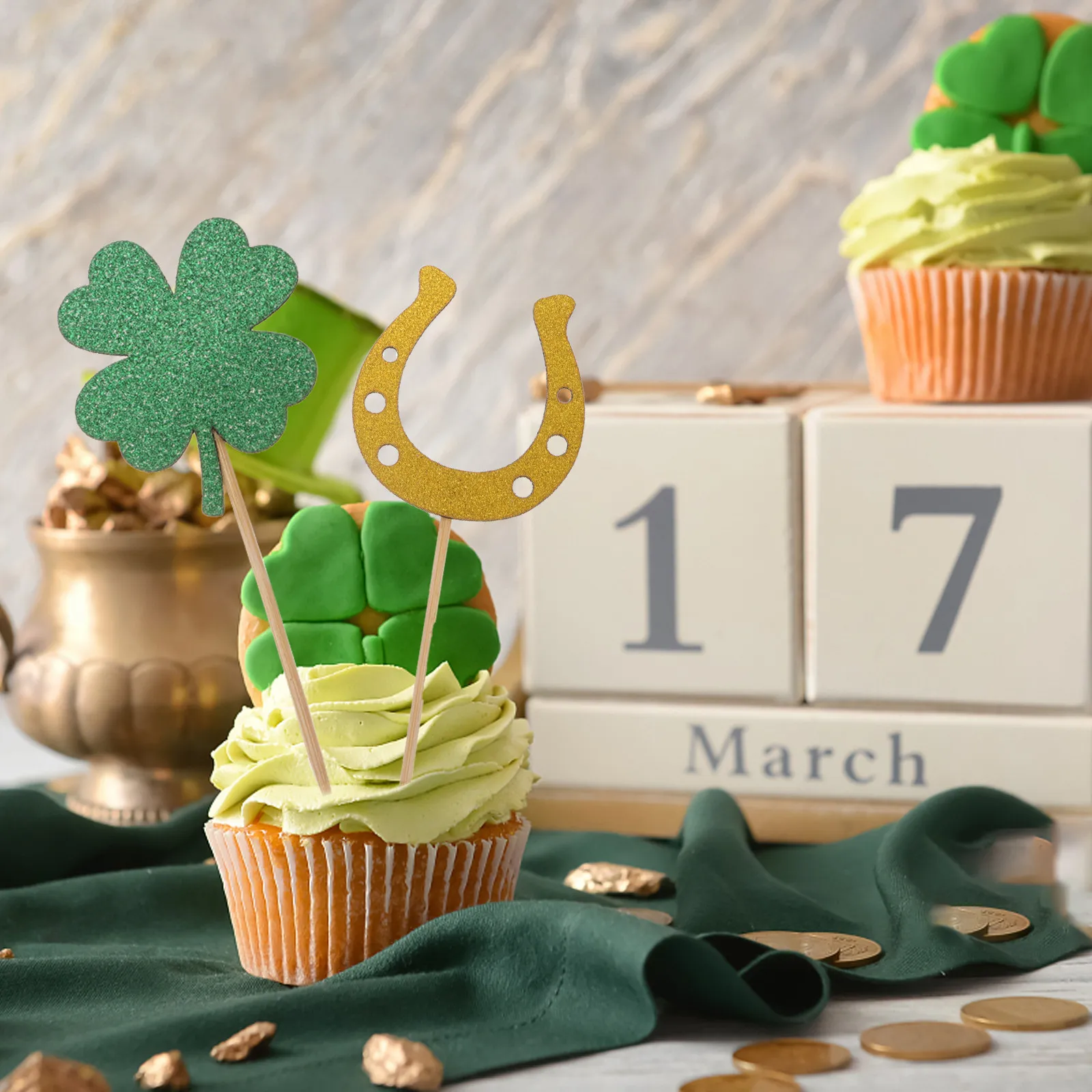 24Pcs Shamrock Cake Toppers St Patrick's Day Cupcake Picks Light Weight Small Size Indoor Outdoor Party Food Grade Glitter