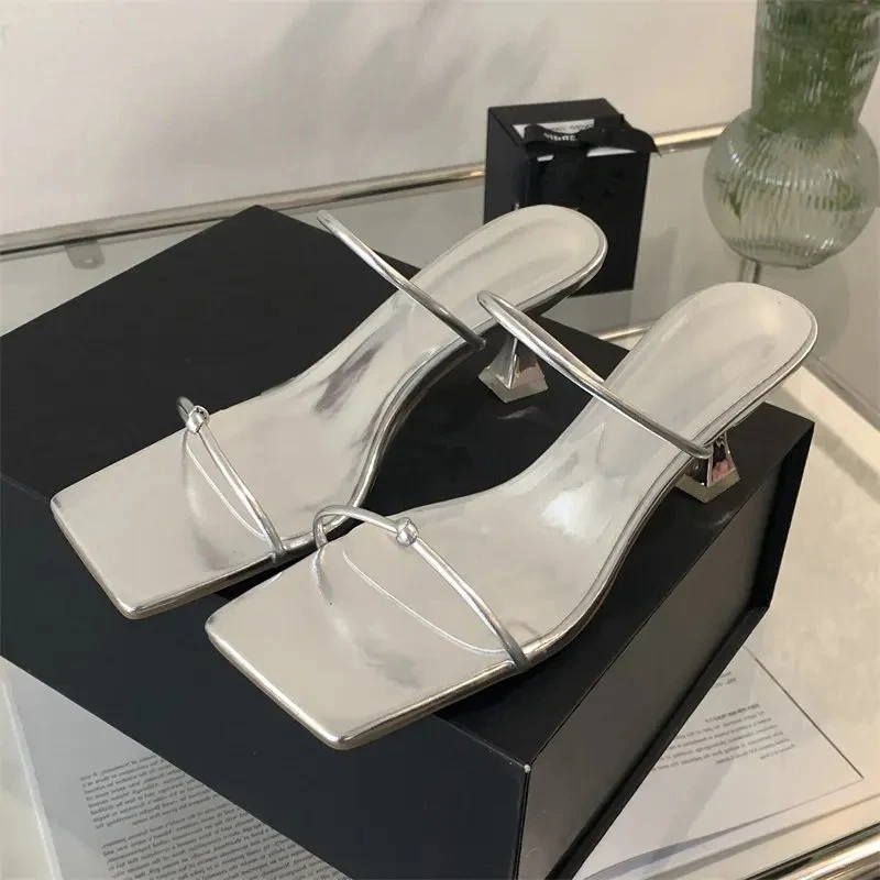 

Aneikeh, летние модные женские тапочки без шнуровки с квадратным носком и узкой полосой, женские элегантные сандалии-гладиторы, платье на тонком среднем каблуке, шлепанцы