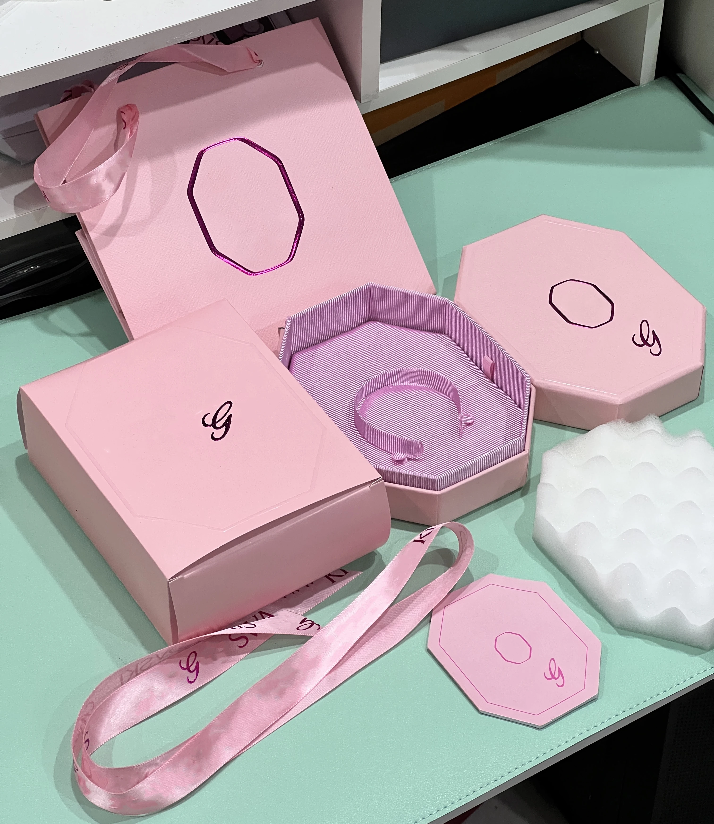 

2026 New Model 1 Set Fashion Beautiful Bracelet Pink Packaging Box Set