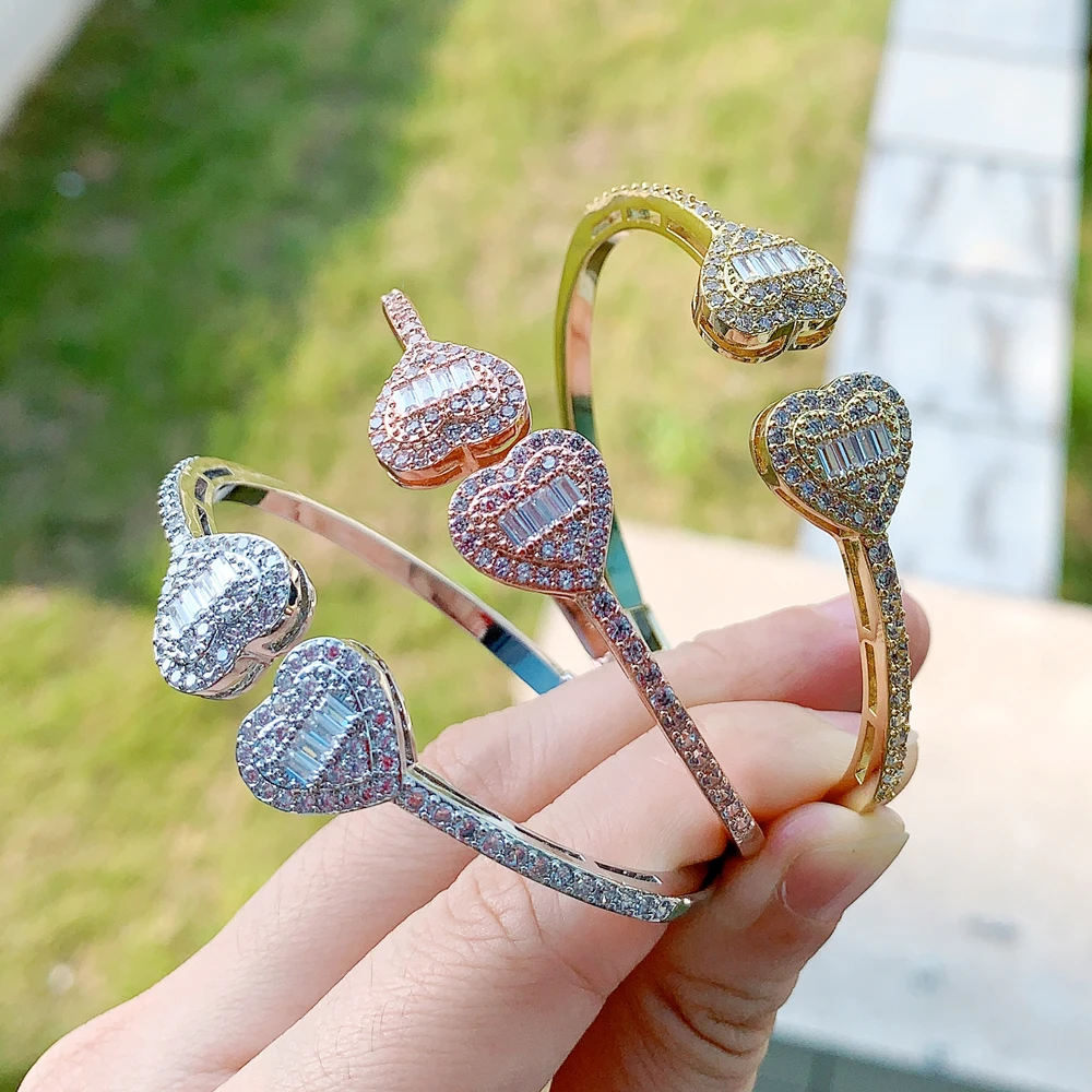 

Iced Hollow Out Heart Shape Opened Bracelet Bangles for Women Girl Half Side Paved CZ Adjustable Charm Luxury Jewelry Party Gift