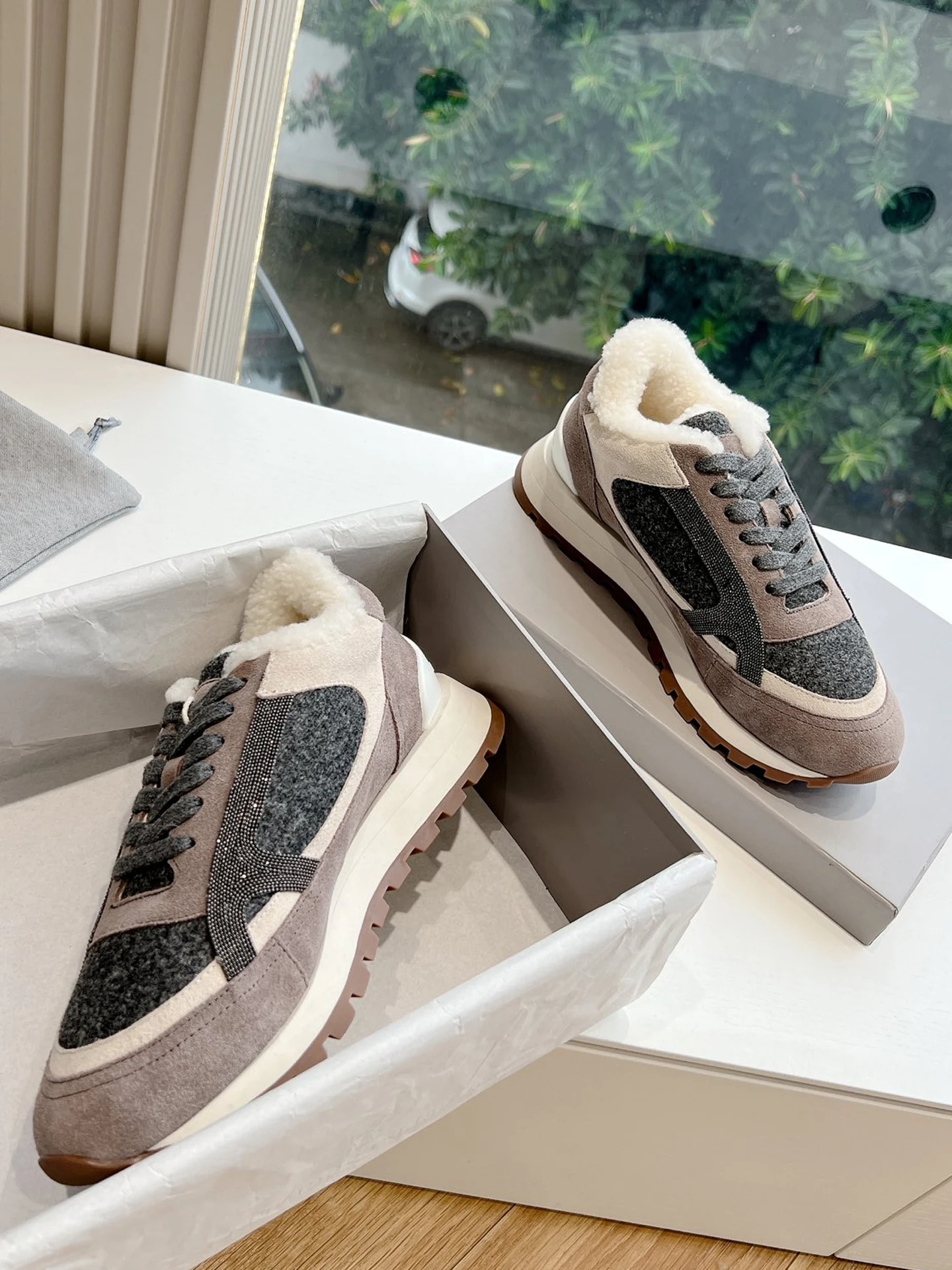 Suede Sports Sneakers for Women, Beaded Plus Velvet Shoes, Thick Cotton Shoes, High Quality, Winter