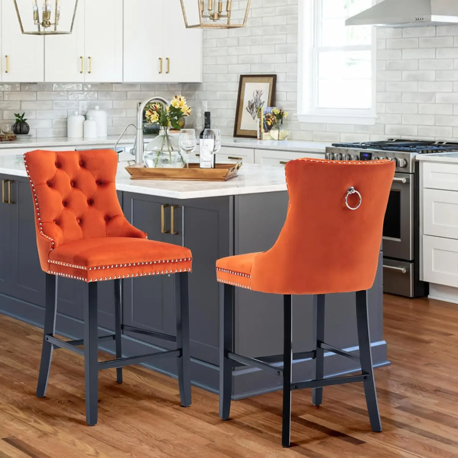 Conjunto de 2 bancos de bar de veludo com encosto, pernas de madeira, anel de metal, altura de balcão (laranja)