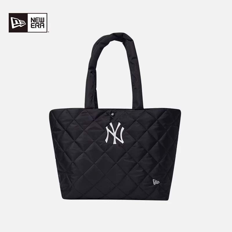 

New Era Xmlb Joint New York Yankees Стеганая большая сумка серии Большая вместительная стеганая тканевая сумка через плечо Большой размер Унисекс Модель для пары Черный