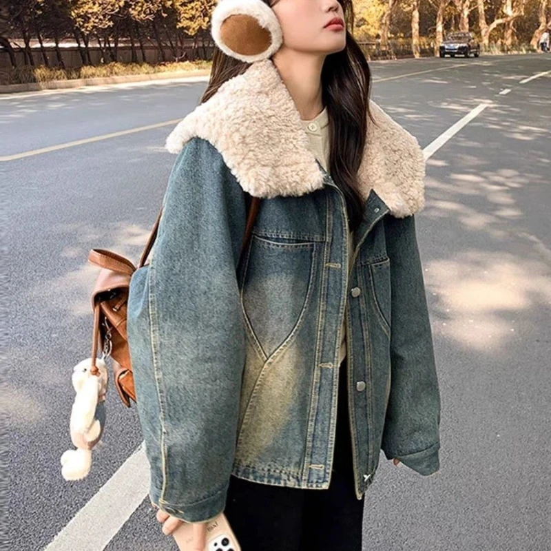 

Джинсовое пальто с хлопковой подкладкой в винтажном стиле на осень/зиму 2025, теплая куртка свободного покроя на флисовой подкладке с отложным воротником