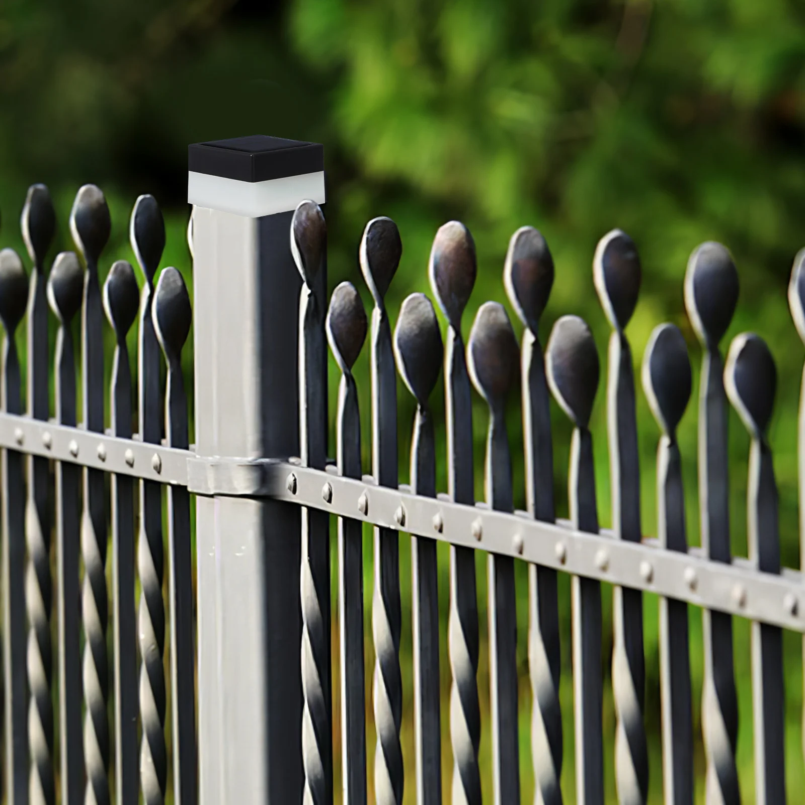 

1pcs Solar Fence Light 4X4 Post Cap Lamp For 2X2In Wrought Iron Aluminum Deck Garden Patio Porch Outdoor Lighting Solar Powered