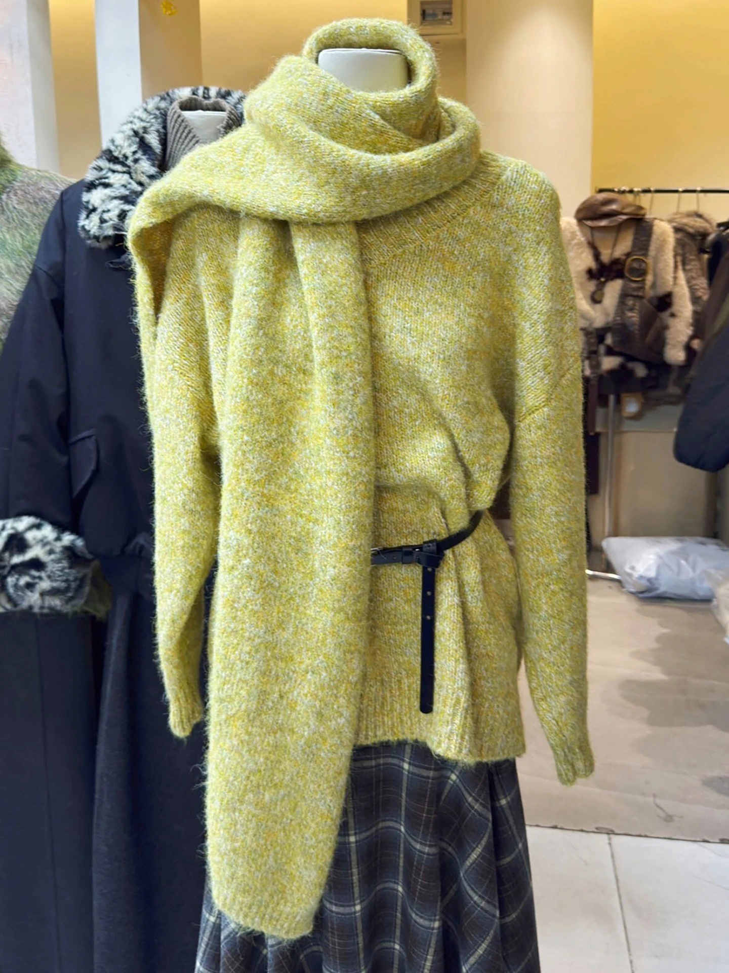 

Laid-ba Нежный желтый вязаный свитер с геометрическим рисунком Свободный топ для похудения с подходящим шарфом Теплый уютный длинный V-образный вырез средней длины...