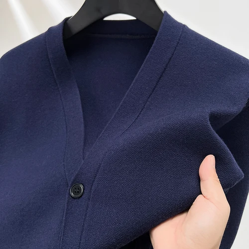 Imagen 2 del producto Cárdigan de punto con cuello en V para hombre, suéter de Color sólido con dos bolsillos, abrigo informal para ir al trabajo, otoño e invierno, calidad de diseñador