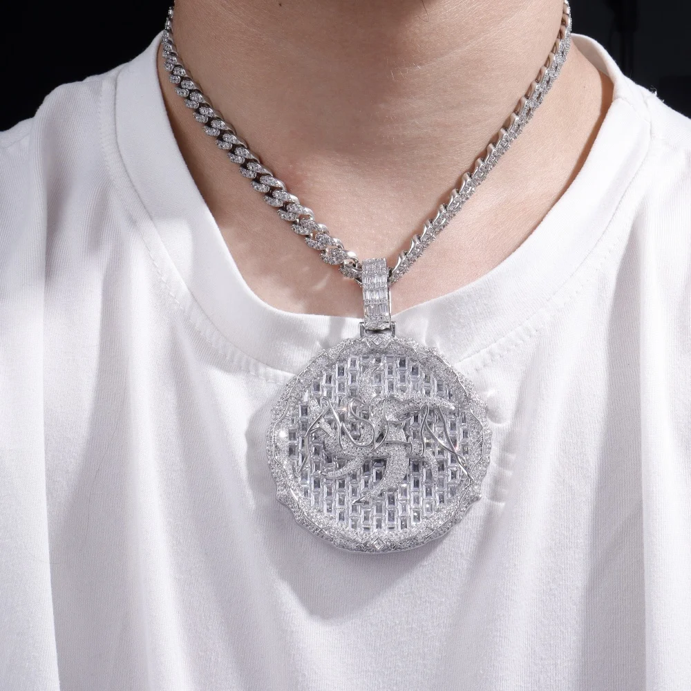 

Personalized Hip Hop Jewelry New Round Cake Thorns Pendant Necklace With Inlaid Fashion Trend Cubic Zirconia For Women Gifts