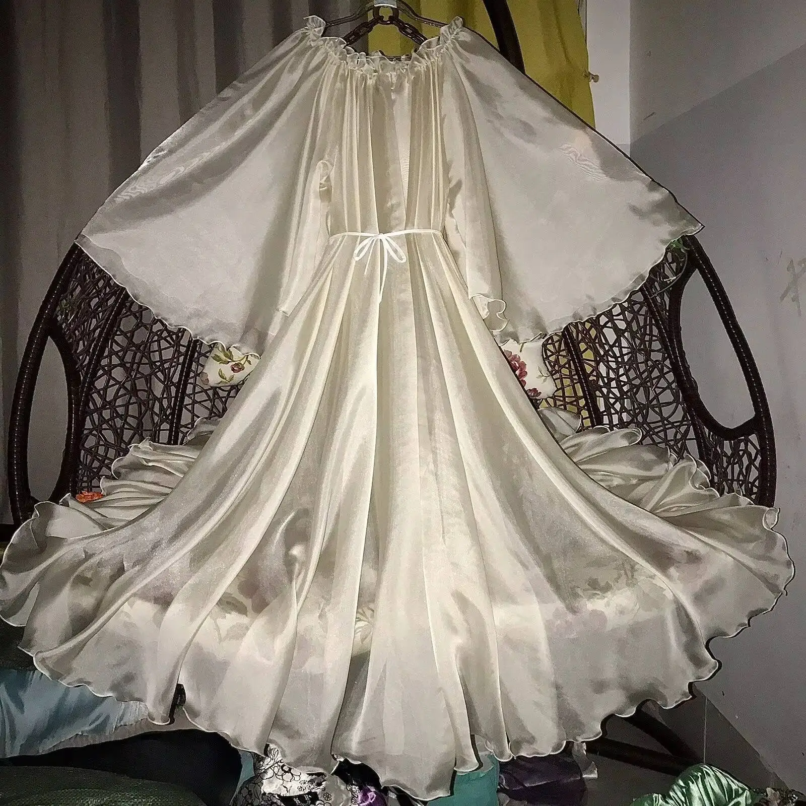 Glanzende dames ruches satijnen jurk met lange mouwen losse maxi-jurk plus size slaappyjama gewaad