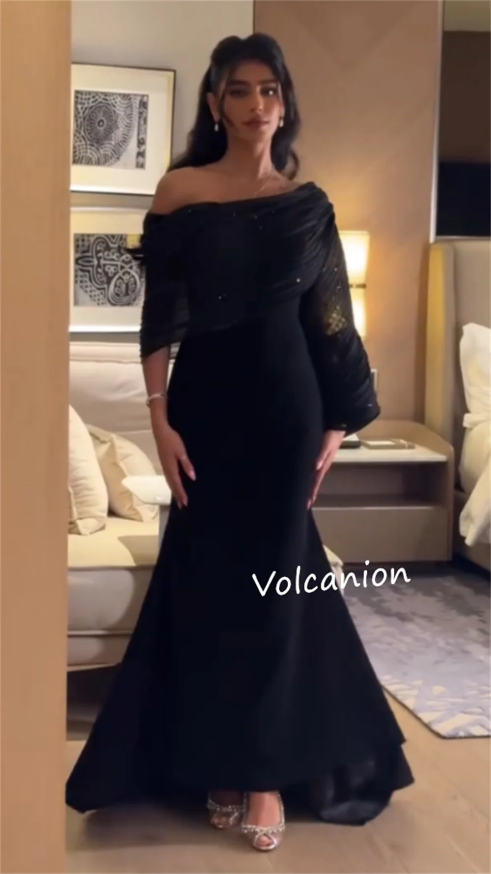 فساتين طويلة مخصصة من الجيرسيه مطرزة بالترتر على الكتف مكشوفة الأكتاف مناسبة للحفلات ومطابقة رسمية أنيقة