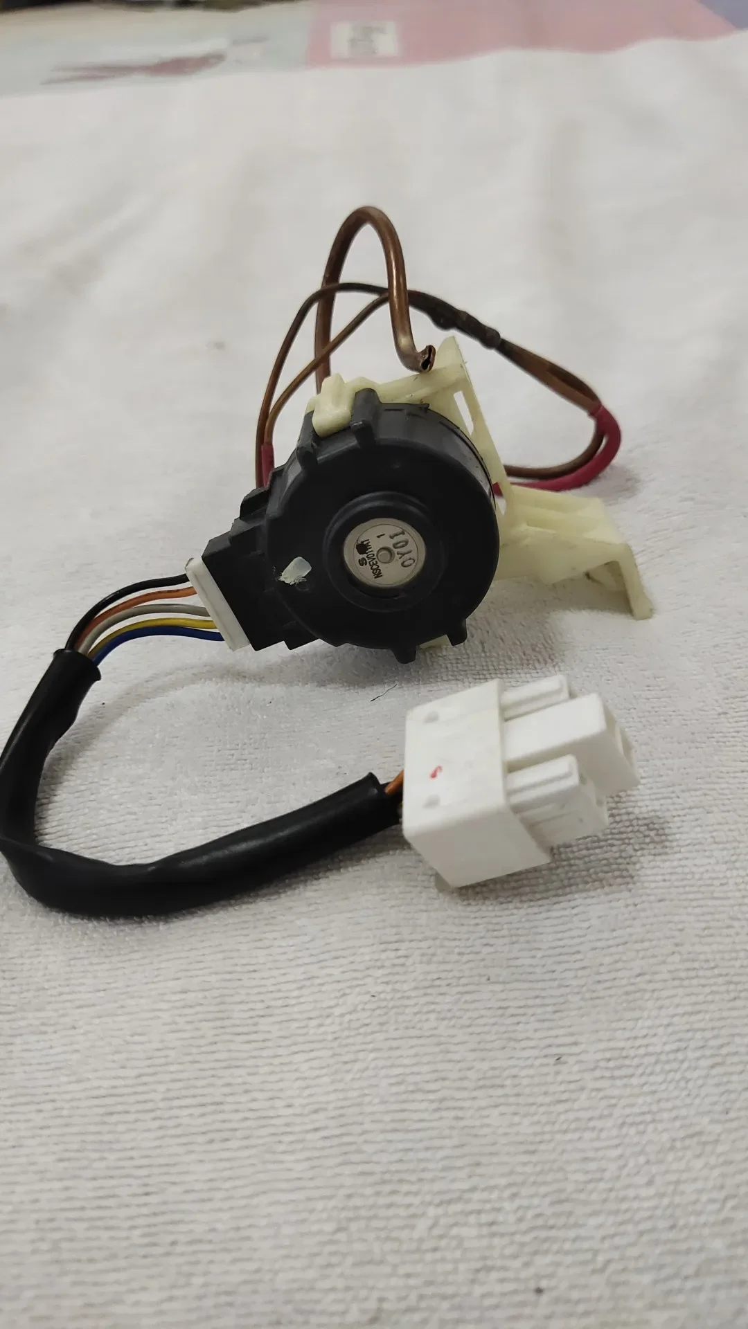 

Samsung refrigerator electric valve, 12V electric valve, six-pin five-wire electric valve, one in and two out
