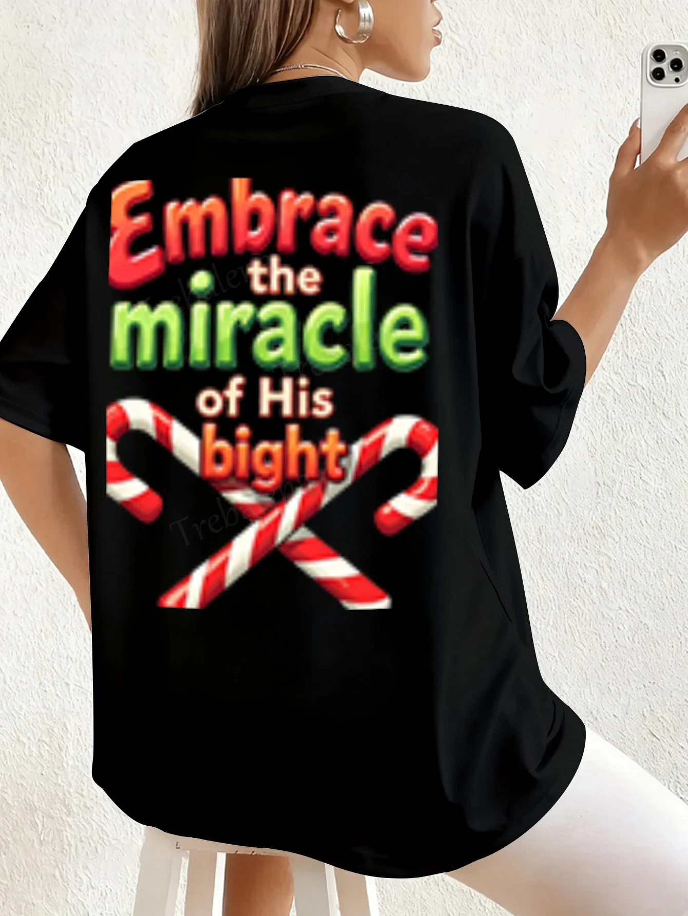 تي شيرت نسائي يحتضن معجزة تي شيرت The Bight Candy Cane