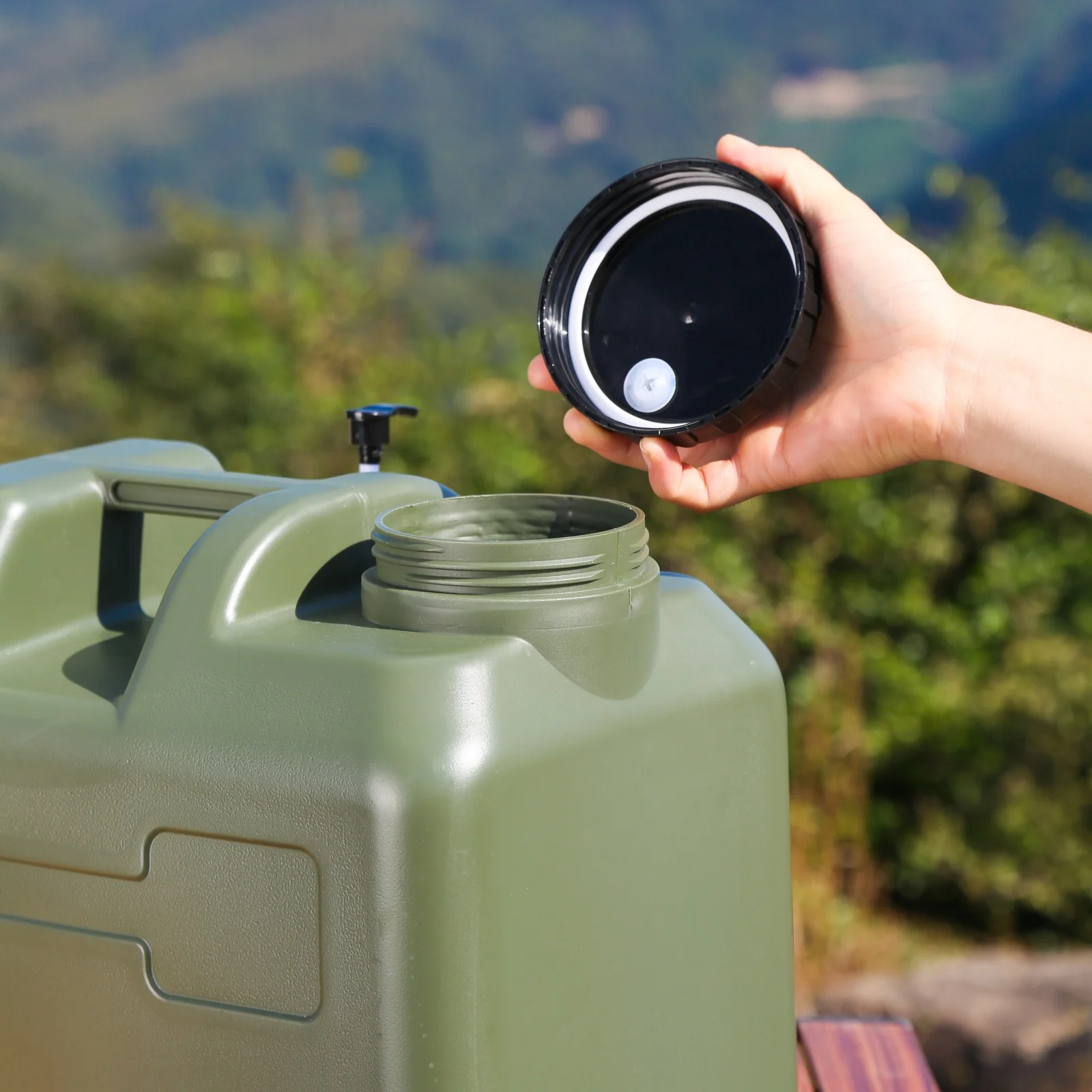 Seau de stockage d'eau en plastique de 20l, bidon de transport d'eau de grande capacité avec robinet et pot de désinfectant pour les mains, réservoir d'eau Portable