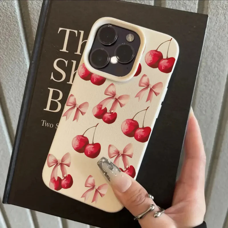 Рисунок 3 - Матовый чехол с матовым вишневым бантом для iPhone 16