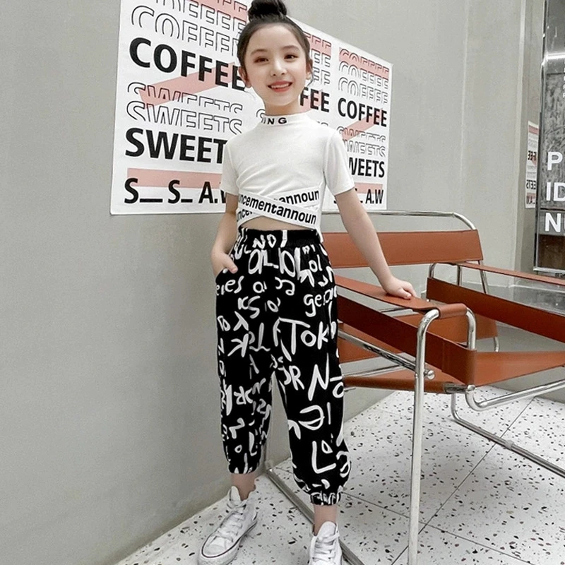 

Летний комплект для девочек 2026: укороченные брюки с принтом и облегающий топ, 2 предмета, школьный спортивный костюм, детский комплект для бега, размеры 10-12 лет