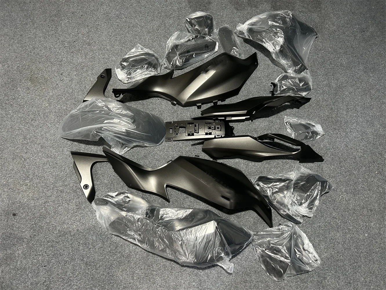 The motorcycle fairing kit is suitable for the MT-07 2013 2014 2015 2016 MT07 13 14 15 16 body fairing grey motorcycle housing