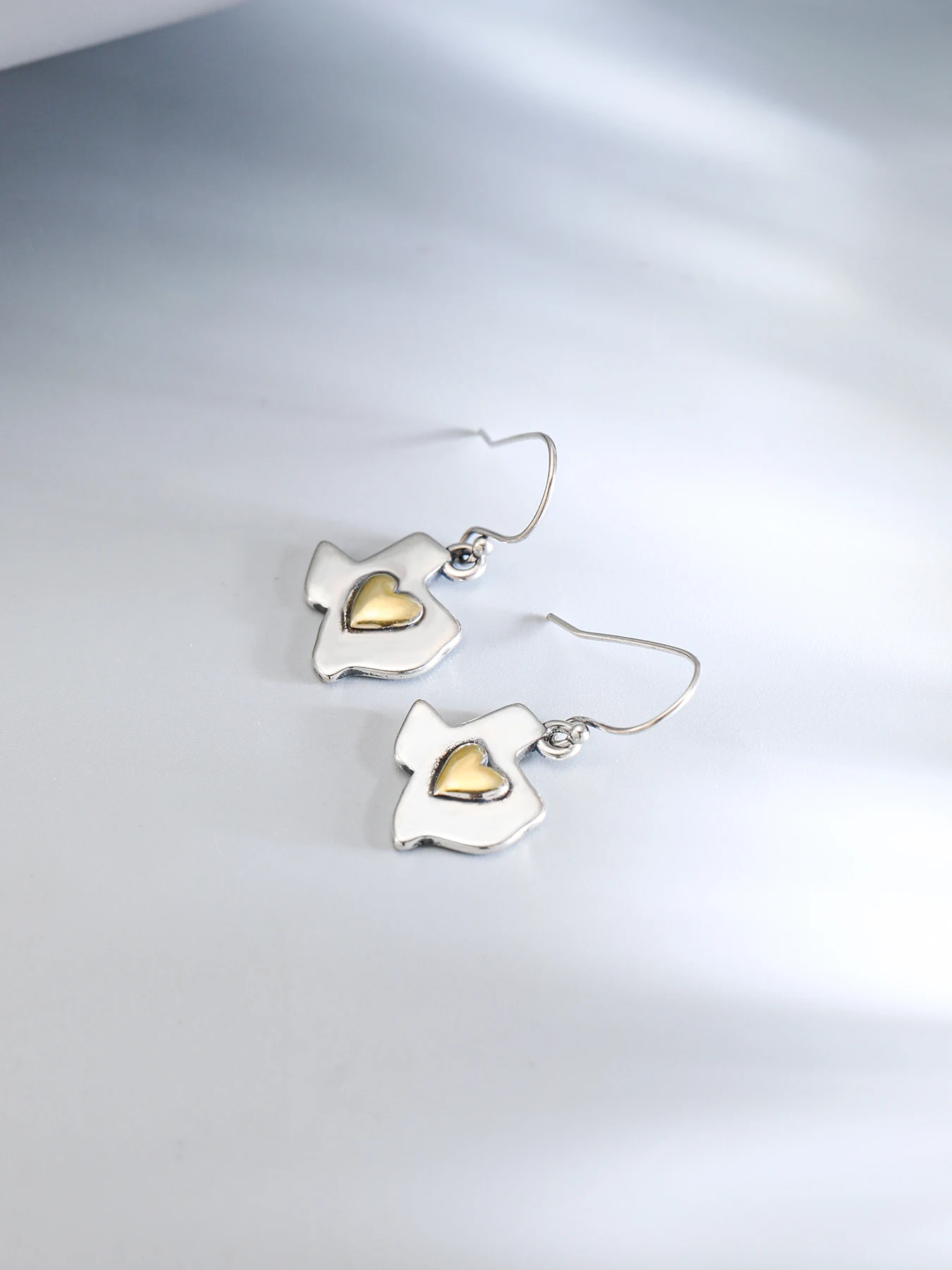S925 Sterling Silver Texas State Outline Dangle Earrings for Women, Hook Yellow Heart Carved Unique Hypoallergenic Jewelry Gift