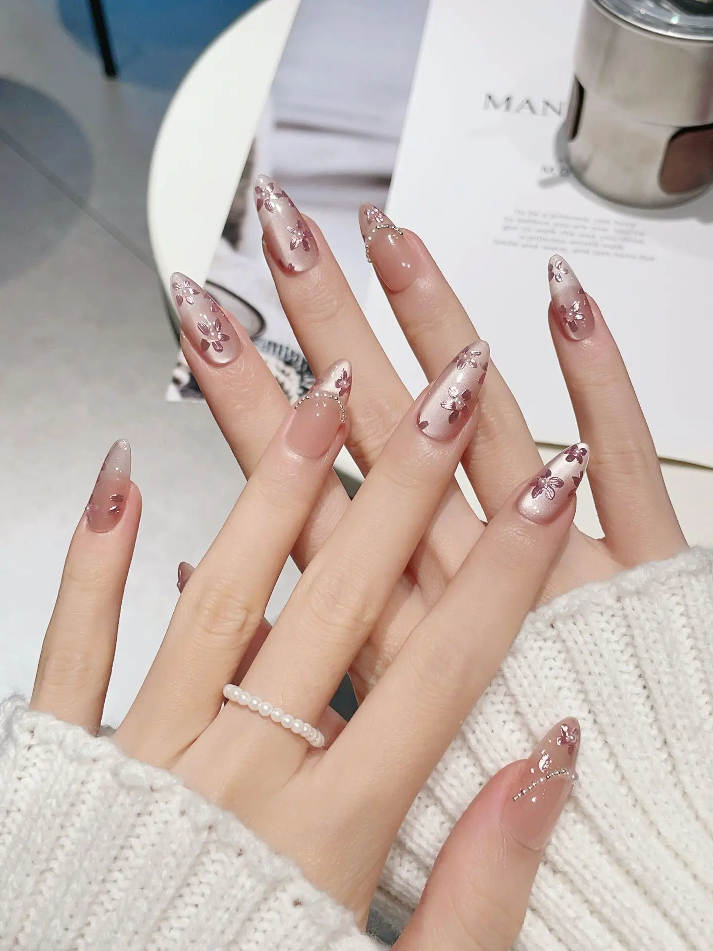 10 stuks handgemaakte amandelpers op nagels flash gradiënt slijtage roze bloem ontwerp Franse kunstnagels draagbare manicure nageltips