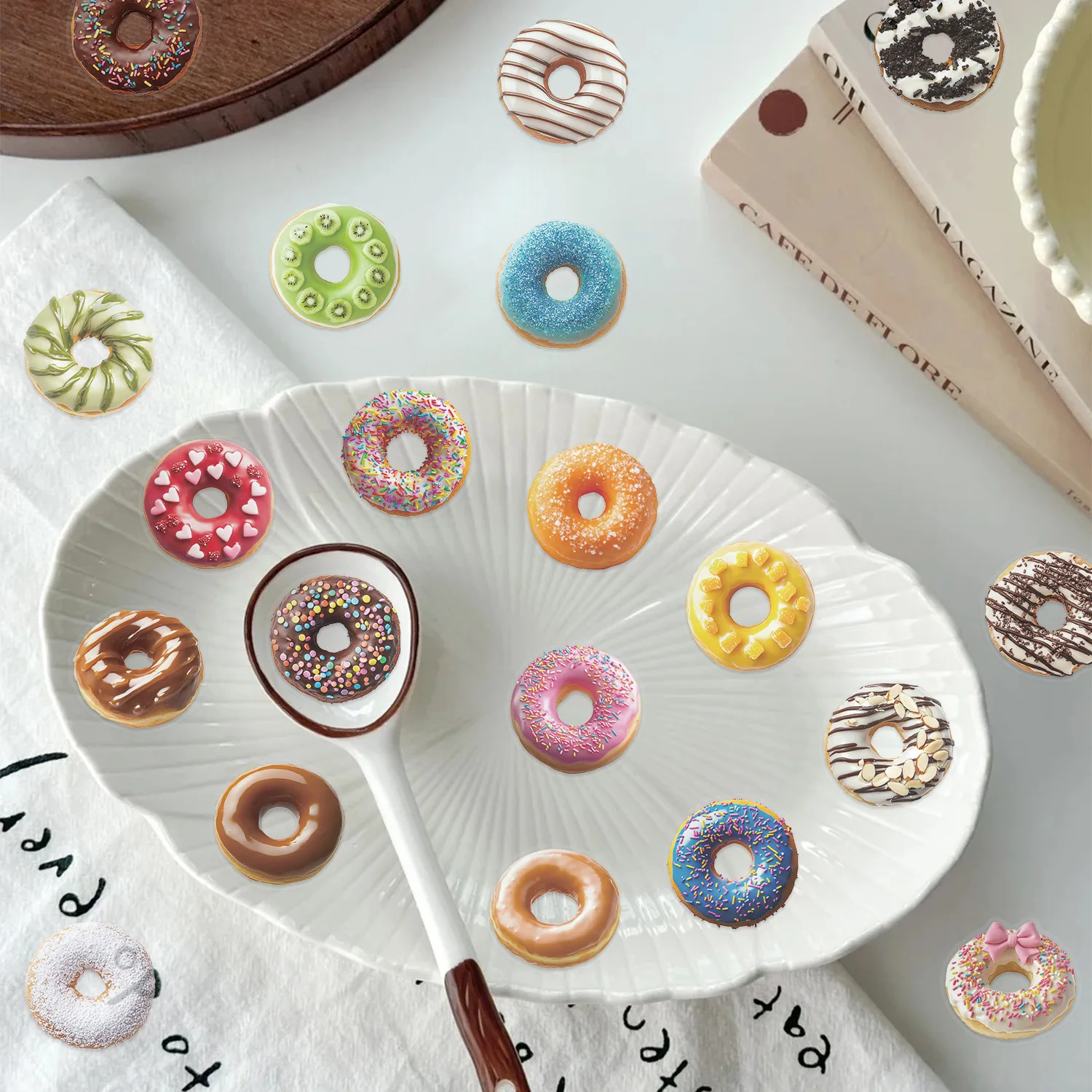 50 قطعة من ملصقات كرتونية واقعية بلون الدونات DIY للأمتعة كوب ماء مقاوم للماء وشفاف للحيوانات الأليفة والحلوى الثابتة