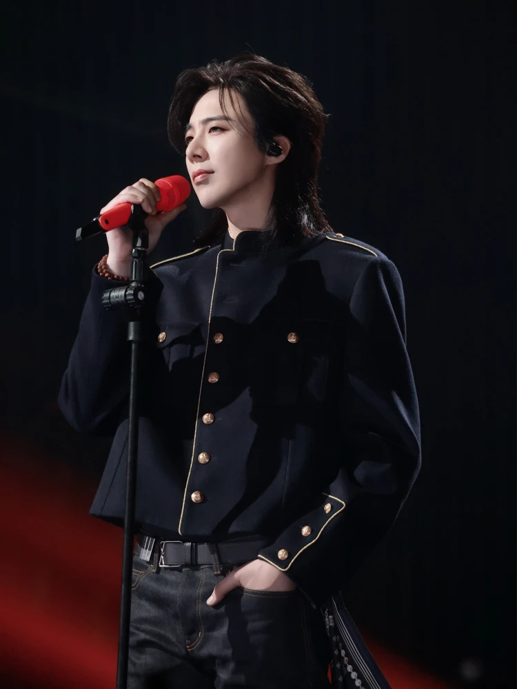 

Мужская куртка в стиле знаменитостей с золотыми пуговицами и воротником-стойкой, короткий однобортный костюм с подплечниками, модная куртка 2xl